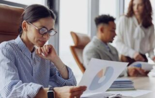 Mais clientes ou mais lucro? A rentabilidade de escritório de advocacia se decide nos dados